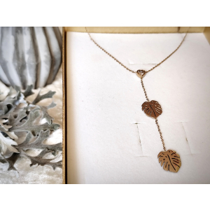 Naszyjnik krawatka z sercem i liśćmi monstery